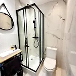 Jeannette Avec Balcon Et Juste A 130 Metres ! Plein Centre ! Wifi - Draps Serviettes Inclus ! 公寓 *