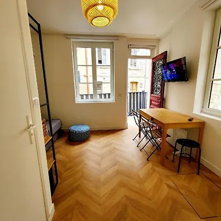 Jeannette Avec Balcon Et Juste A 130 Metres ! Plein Centre ! Wifi - Draps Serviettes Inclus !