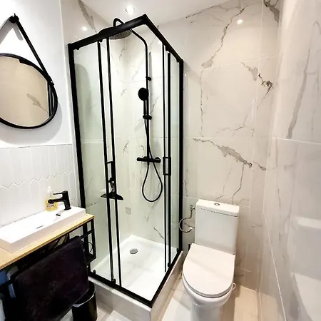 Jeannette: Beachside Balcony Retreat With Wi-fi Apartment *