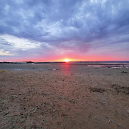 Jeannette Avec Balcon Et Juste A 130 Metres ! Plein Centre ! Wifi - Draps Serviettes Inclus ! Apartman