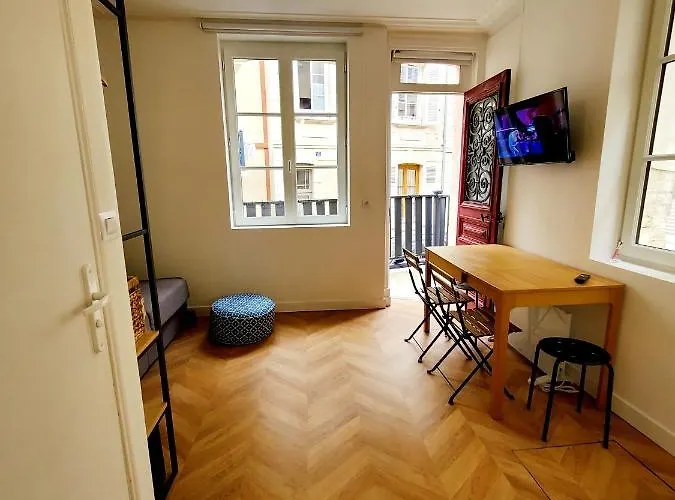 Jeannette Avec Balcon Et Juste A 130 Metres ! Plein Centre ! Wifi - Draps Serviettes Inclus !