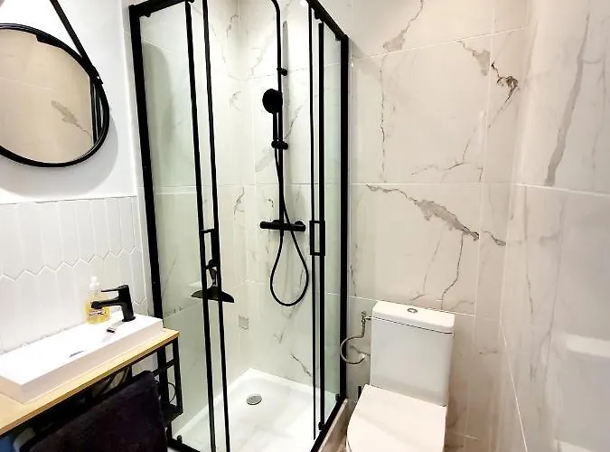 Jeannette Avec Balcon Et Juste A 130 Metres ! Plein Centre ! Wifi - Draps Serviettes Inclus ! Apartman *